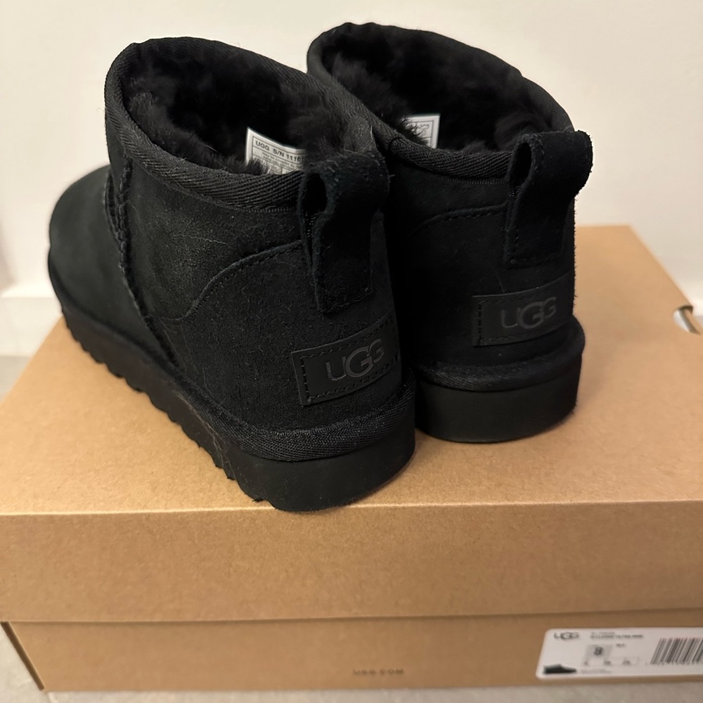 UGG Ultra Mini Boots Black 8 NIB - Picture 2 of 7